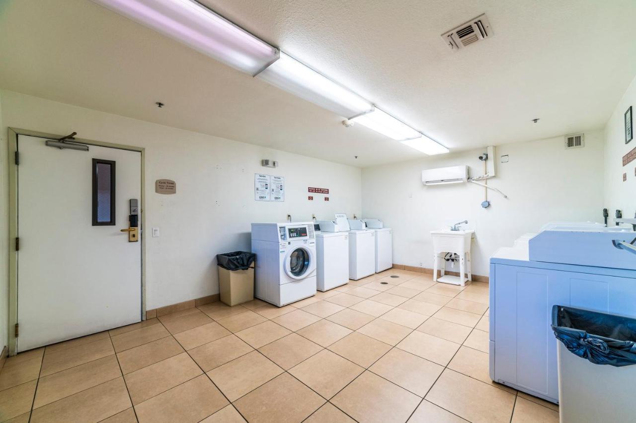 Metro Phx Downstairs Studio Sleeps 4 Ada Accessible フェニックス エクステリア 写真